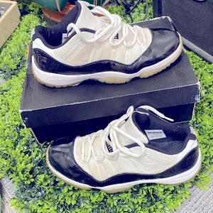 Retro Jordan 11 Concord low / used well/ needs some TLC🙏🏾